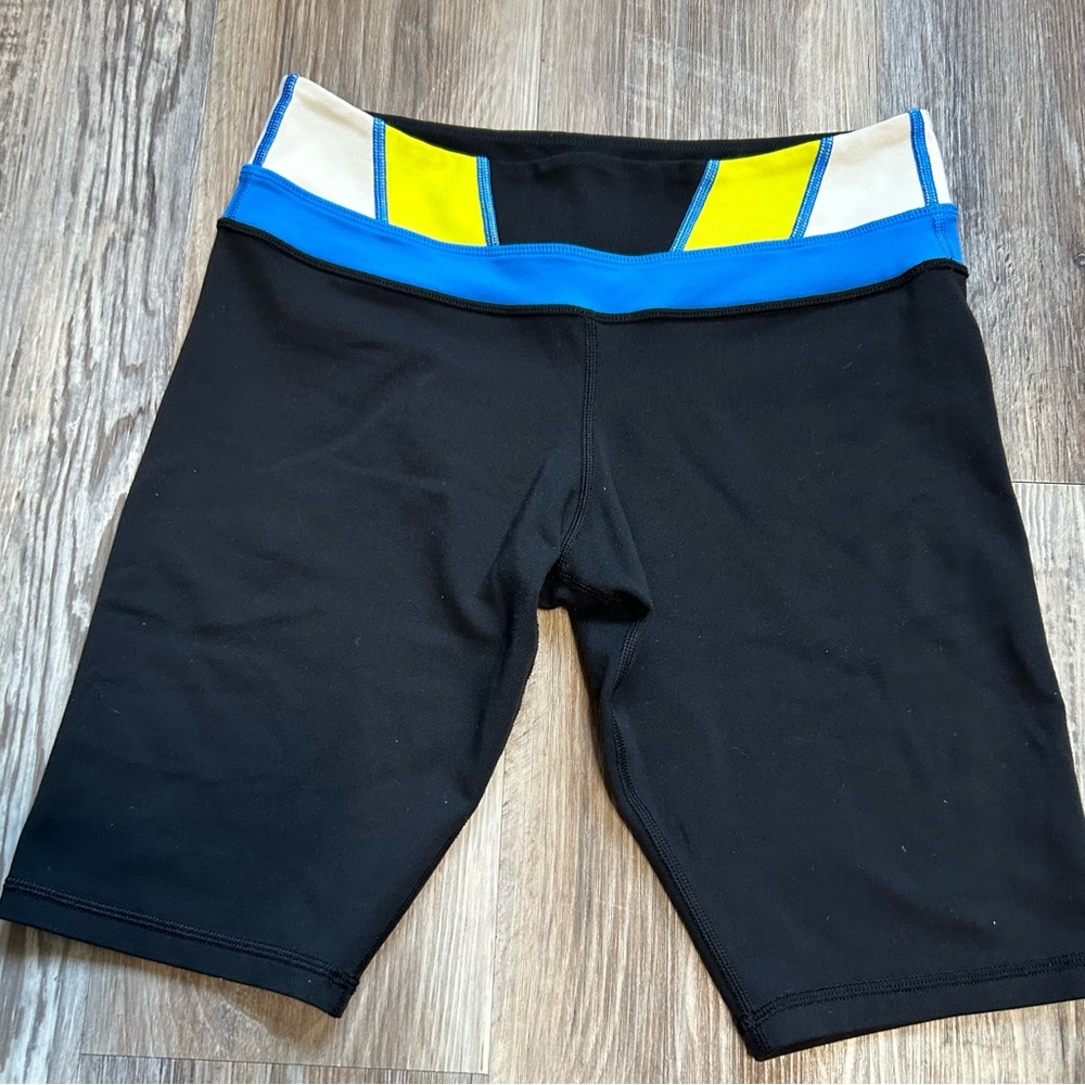 Lululemon reversible bike shorts size 8